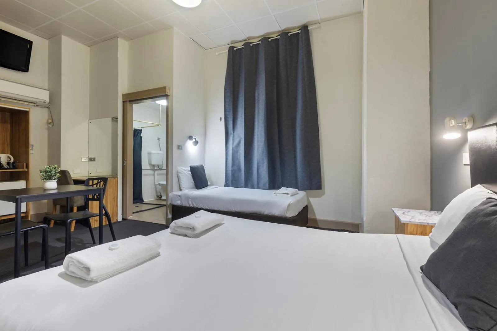 Adelaide Paringa Hotel
