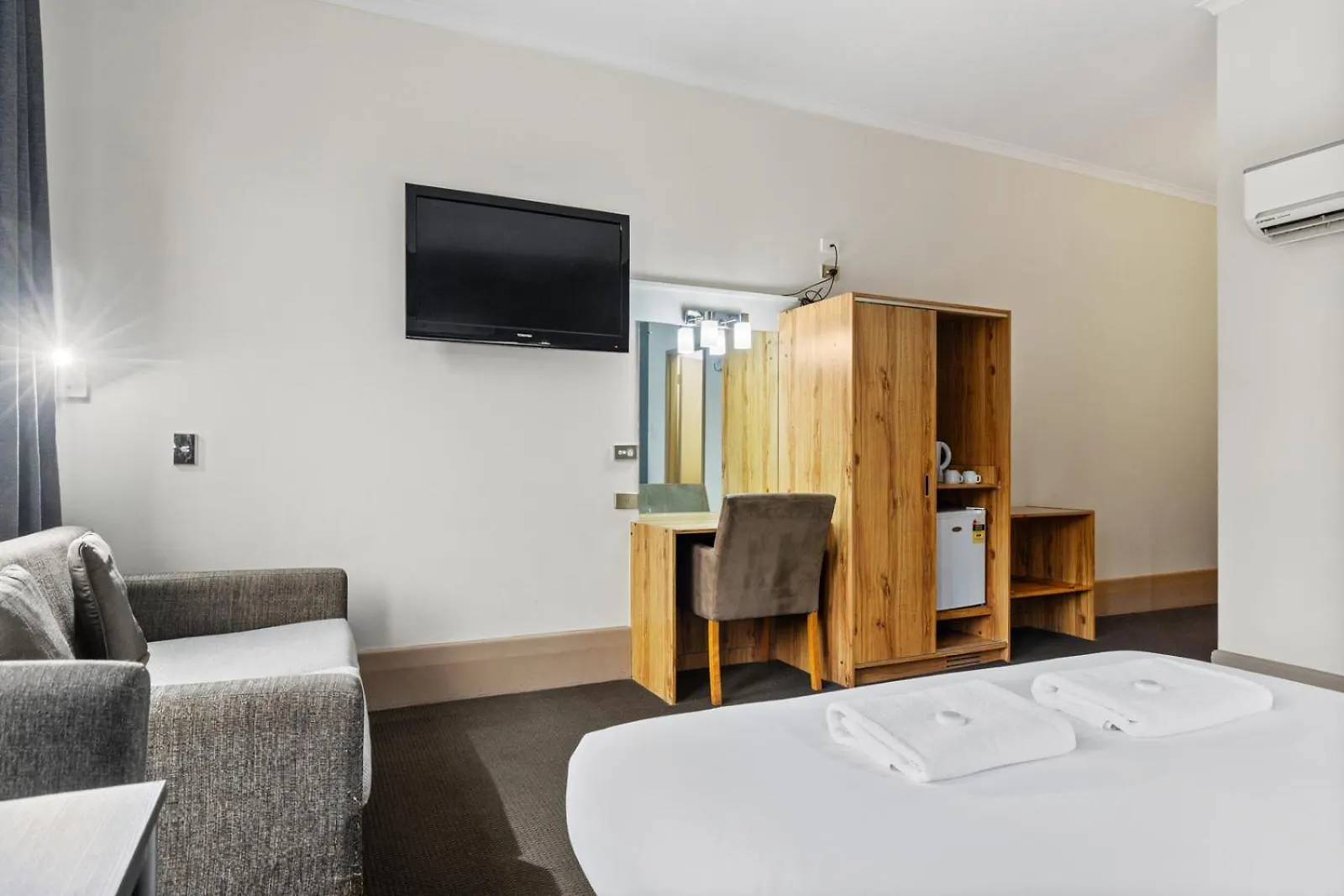 Adelaide Paringa Hotel