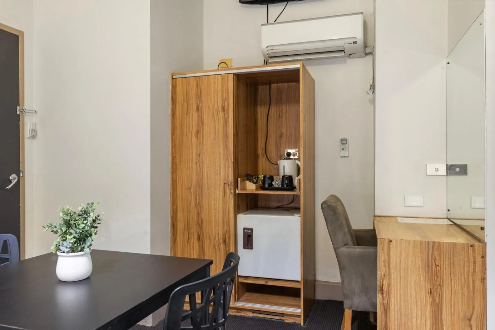 Adelaide Paringa Hotel