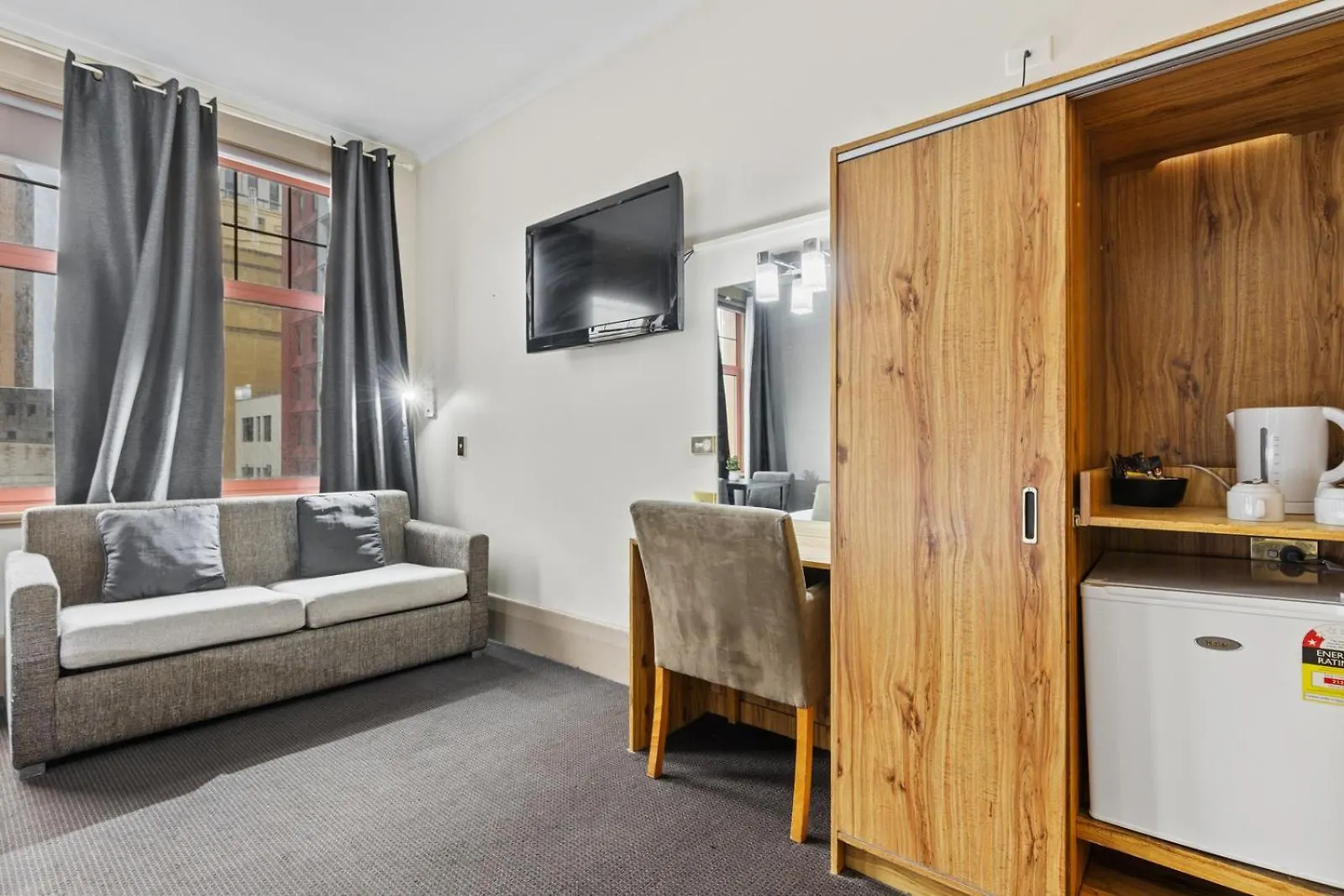 Adelaide Paringa Hotel