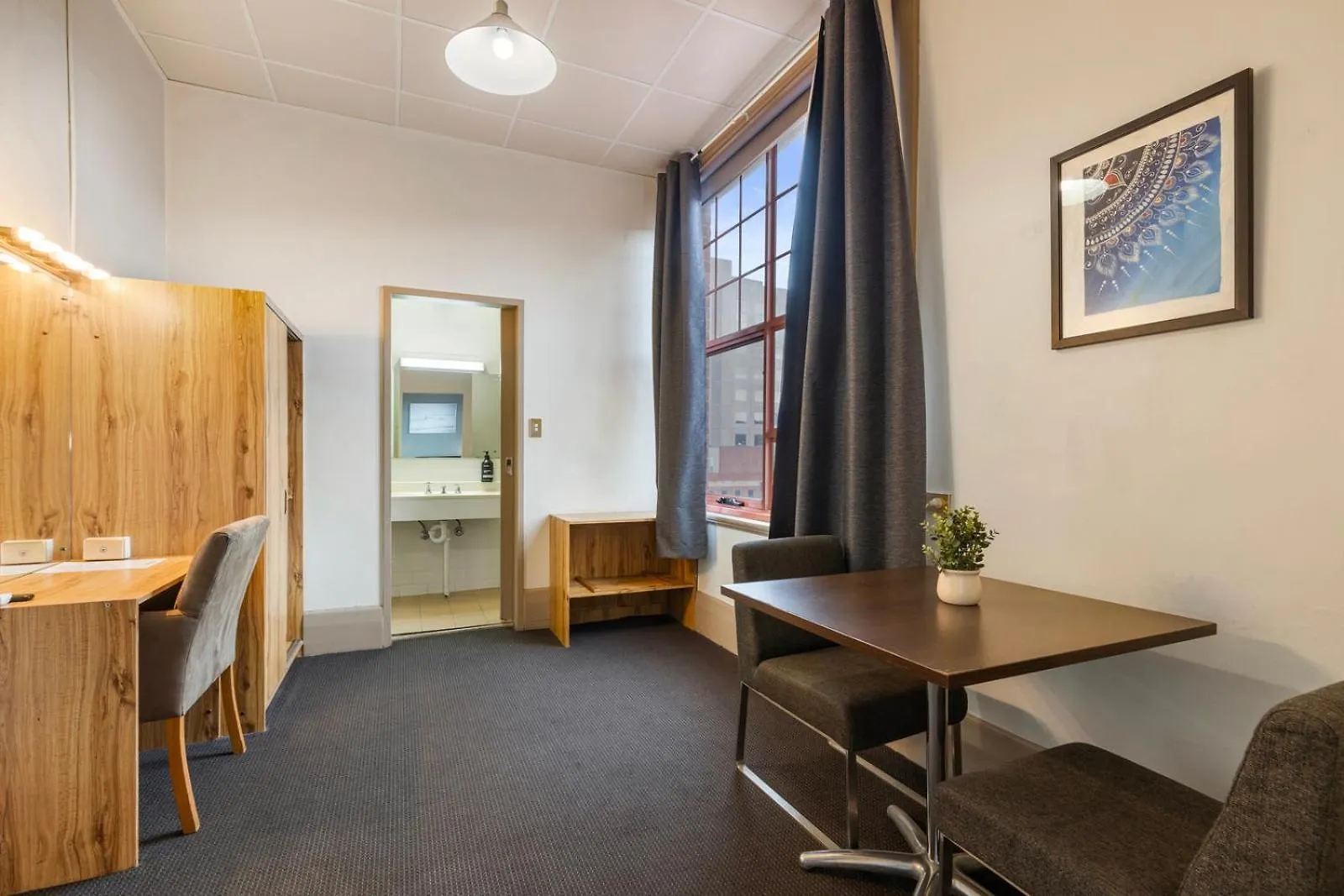 Adelaide Paringa Hotel