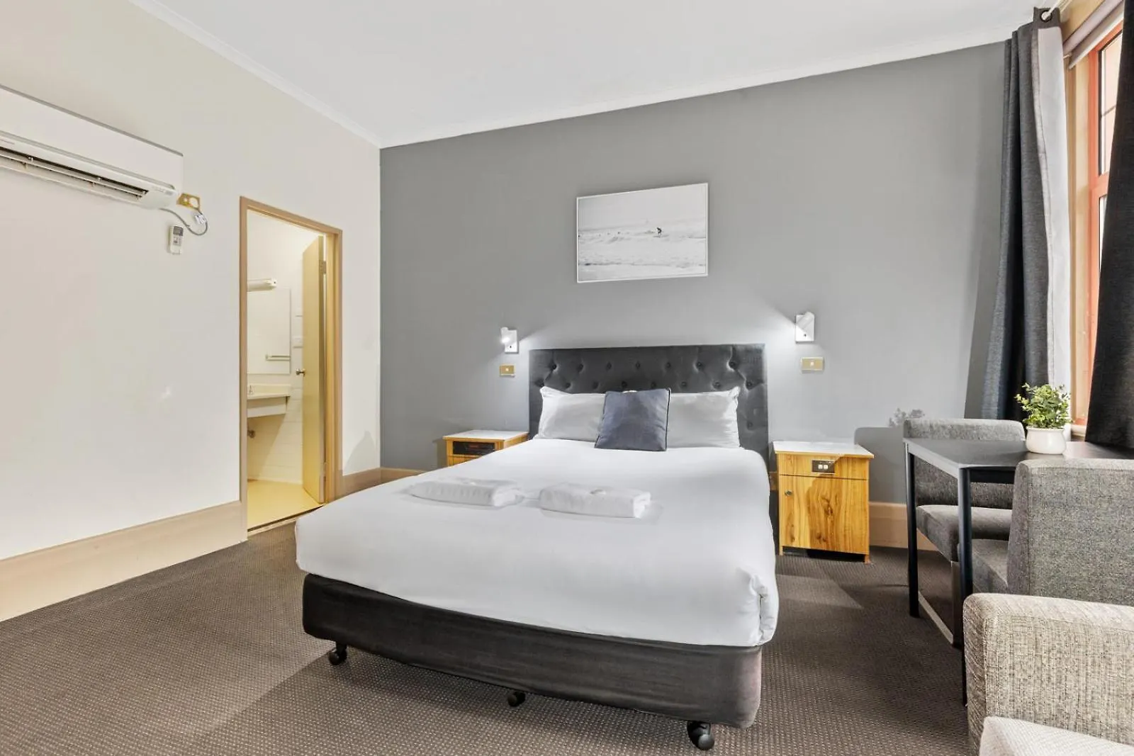 Adelaide Paringa Hotel