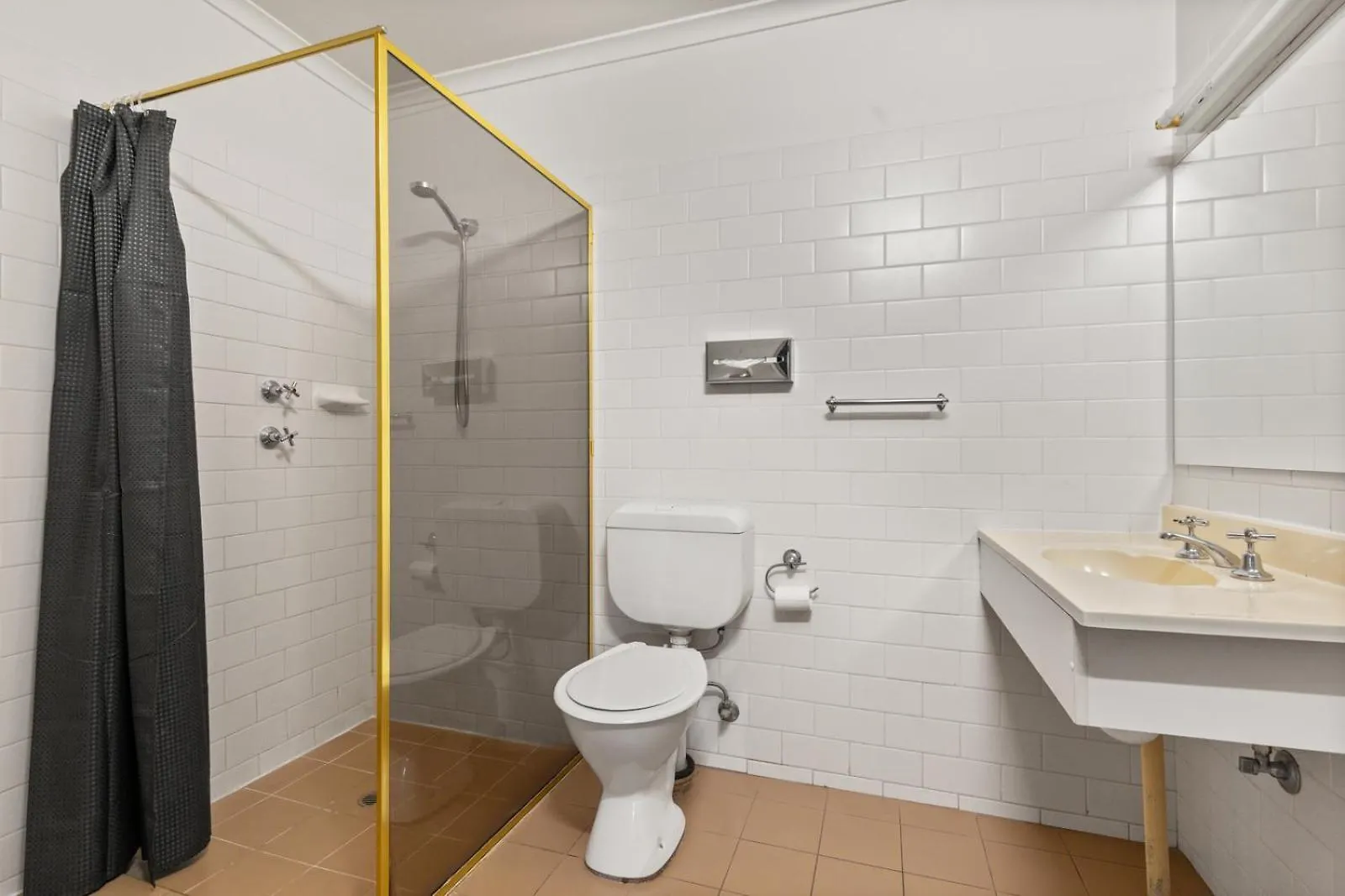 Adelaide Paringa Hotel