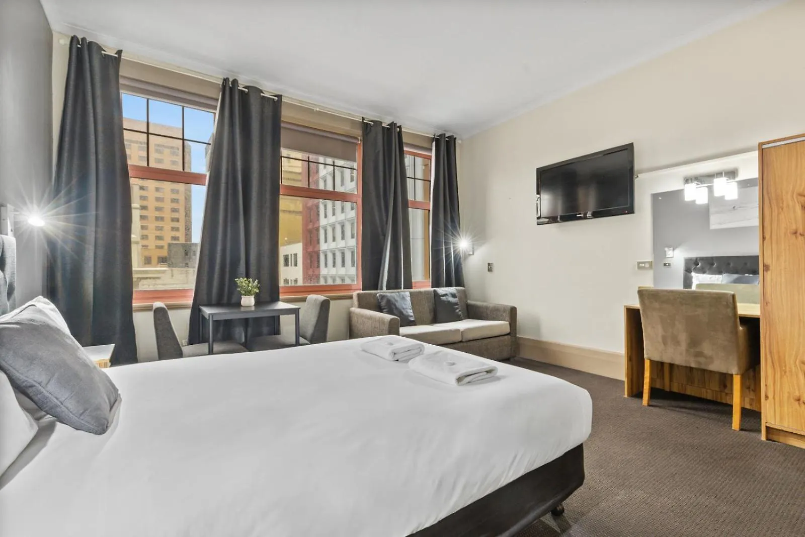 Adelaide Paringa Hotel