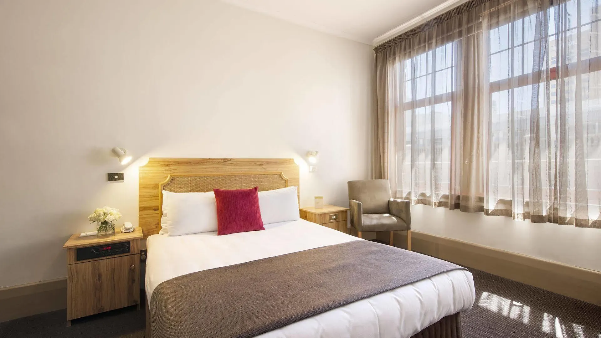 Adelaide Paringa Hotel