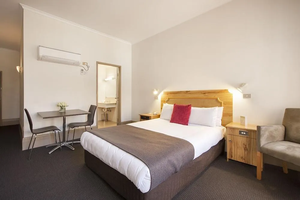 Adelaide Paringa Hotel