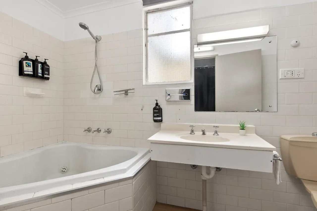 ***  Adelaide Paringa Hotel Australia