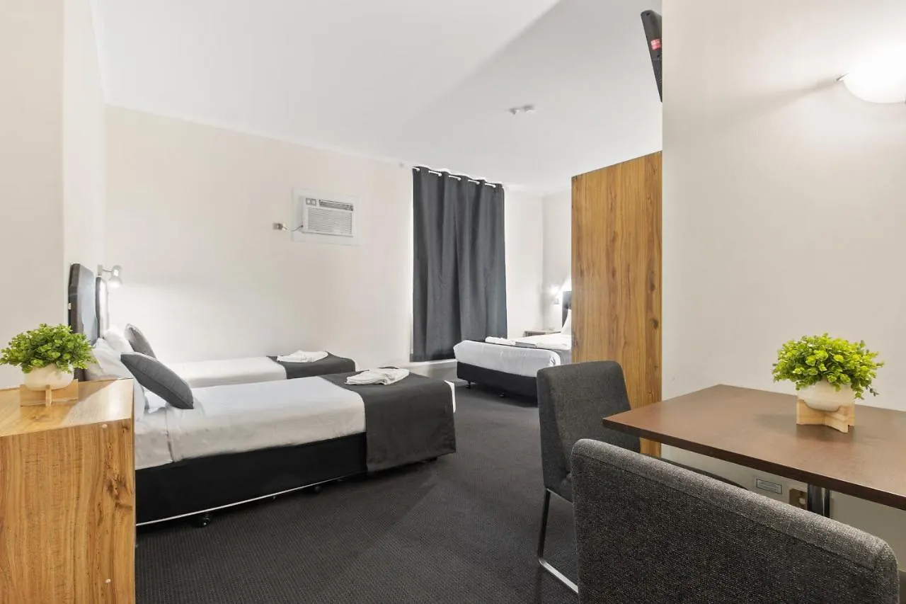 Adelaide Paringa Hotel 3*,