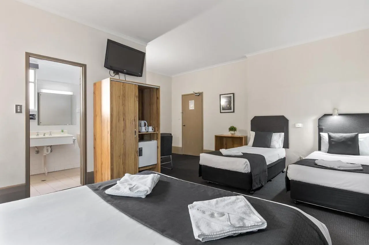 Adelaide Paringa Hotel