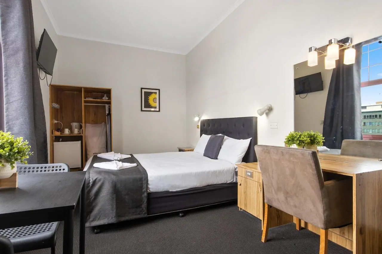 Adelaide Paringa Hotel