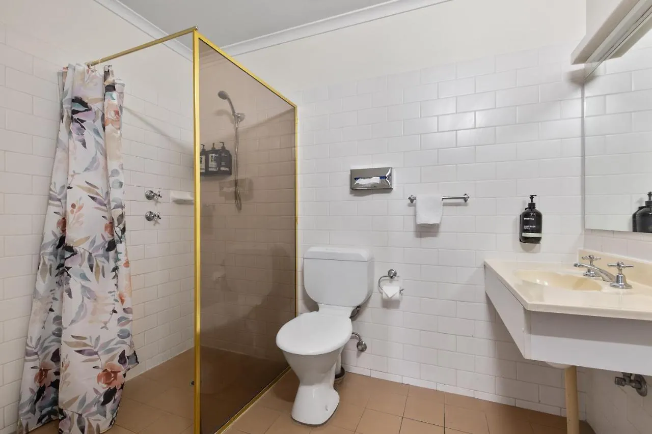 Adelaide Paringa Hotel