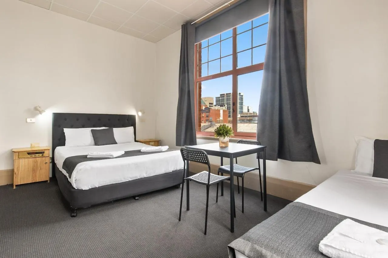 Adelaide Paringa Hotel 3*,