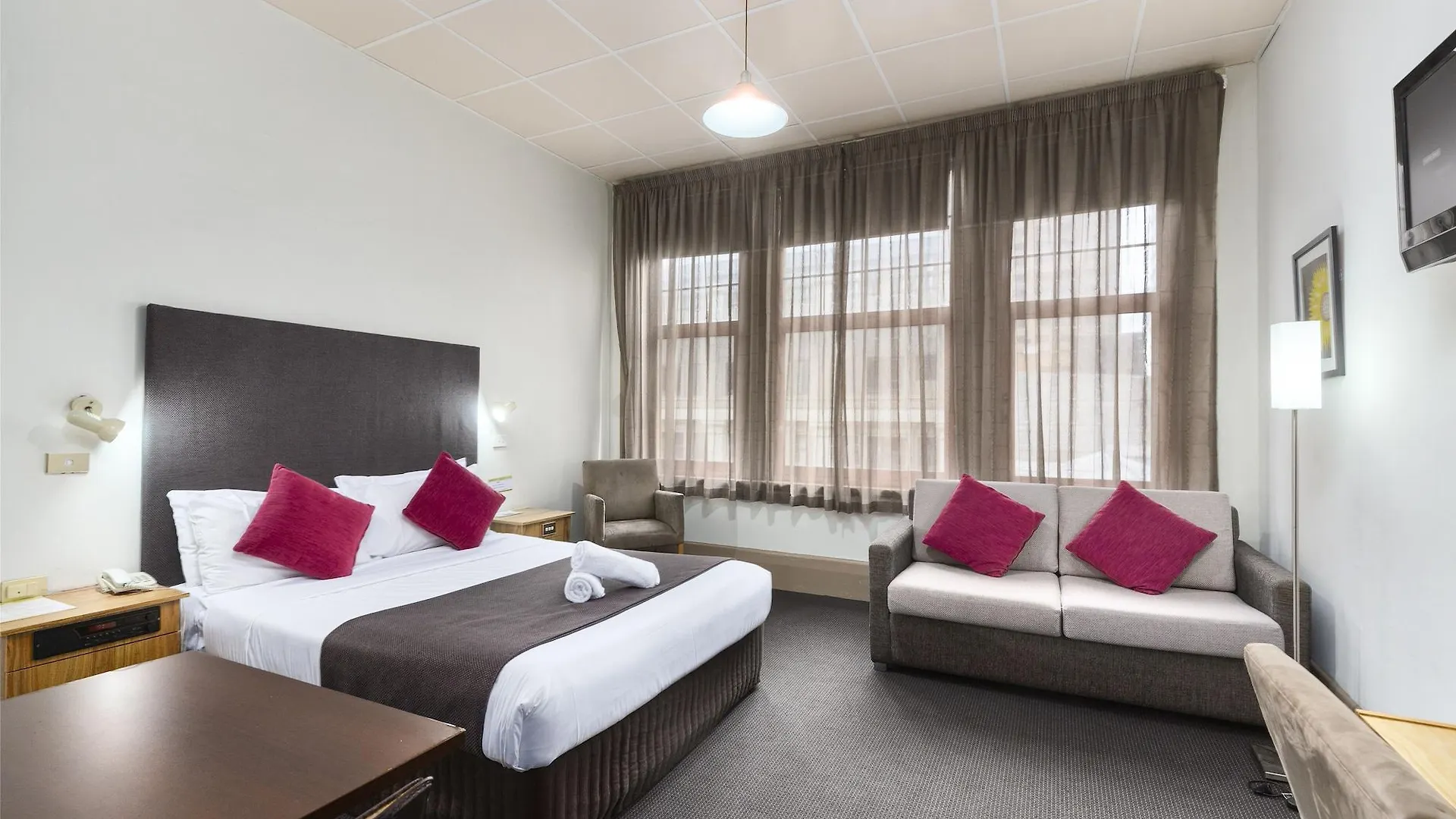 Adelaide Paringa Hotel 3*,