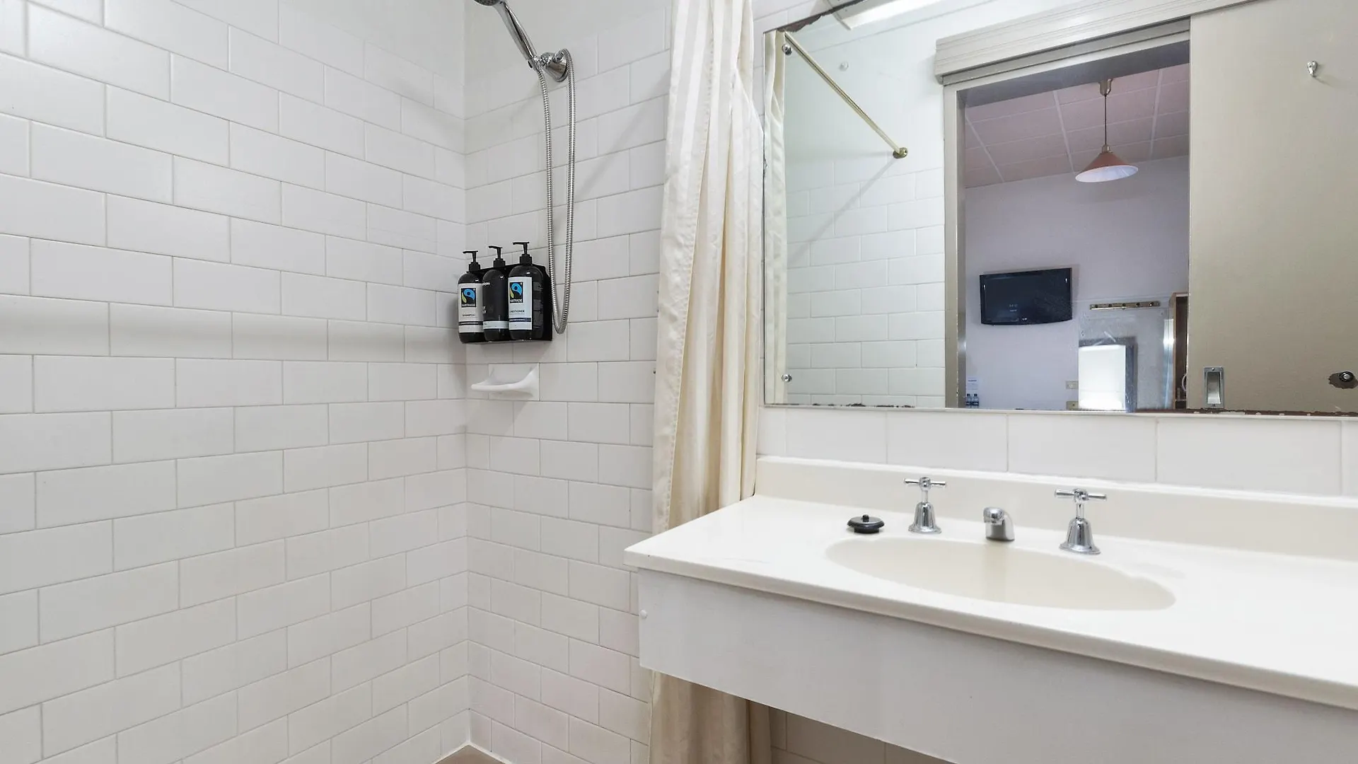 Adelaide Paringa Hotel