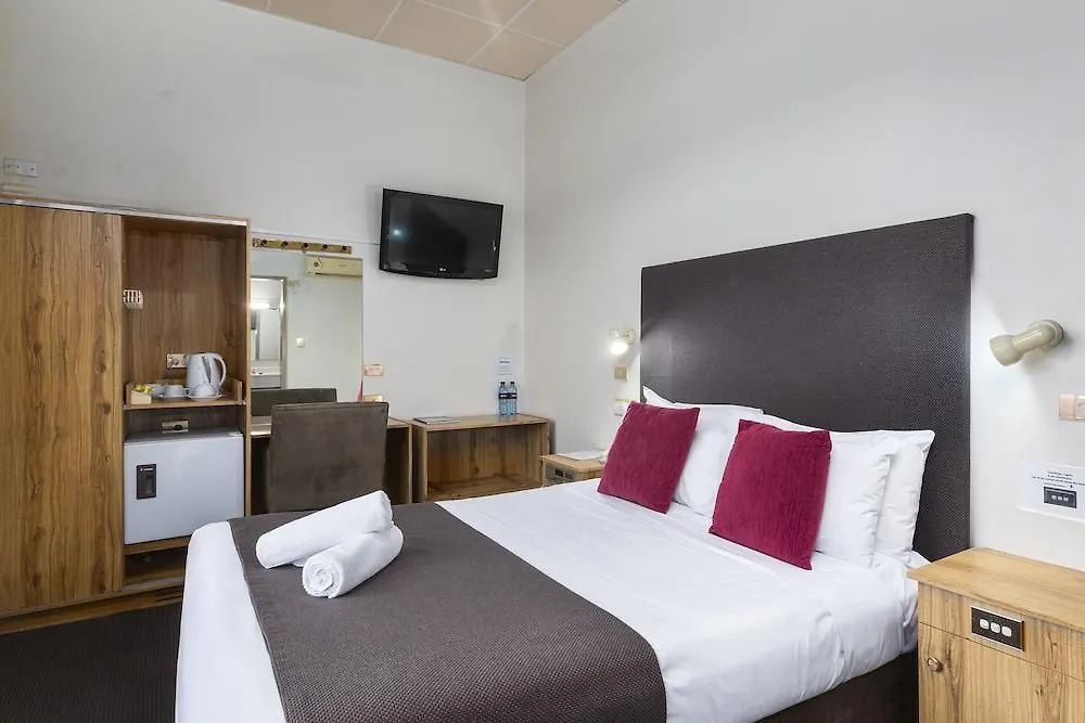 Adelaide Paringa Hotel