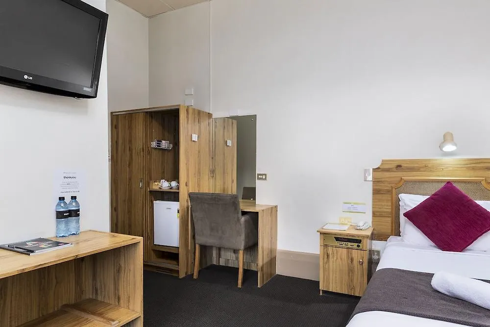 ***  Adelaide Paringa Hotel Australia