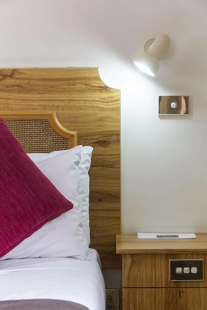 Adelaide Paringa Hotel
