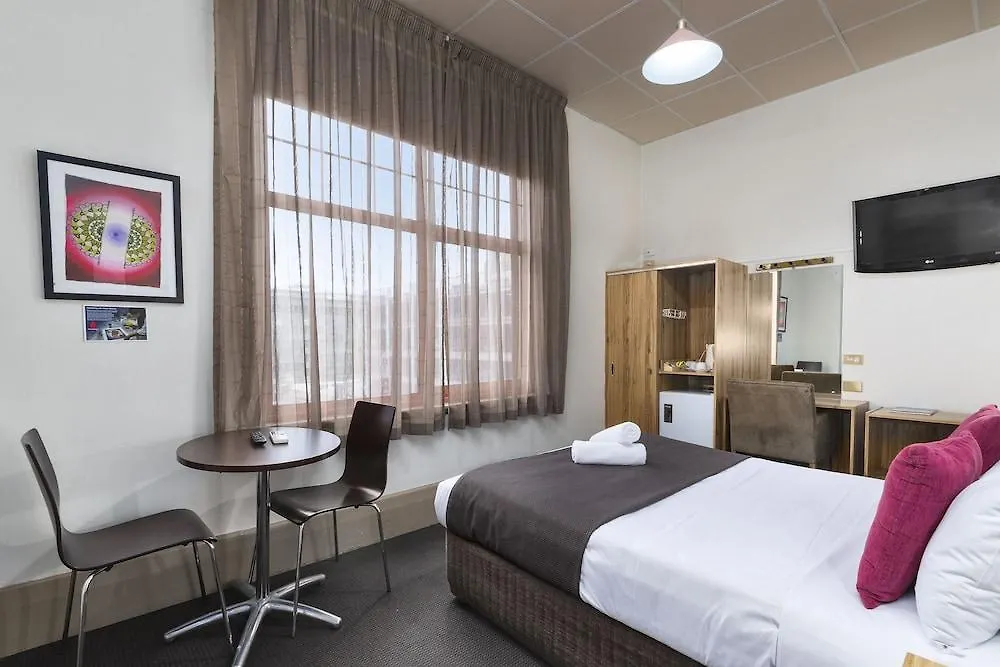 Adelaide Paringa Hotel