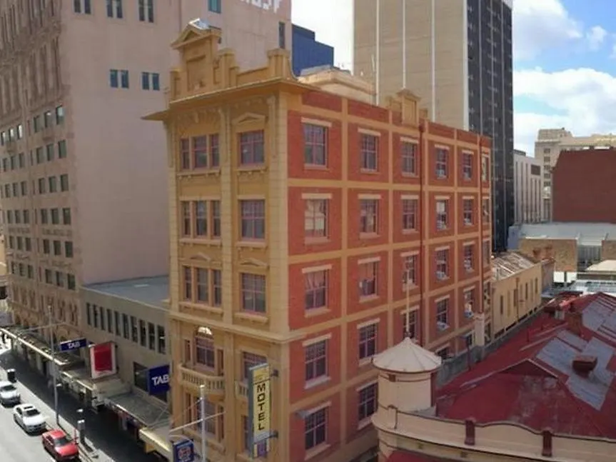 Adelaide Paringa Hotel