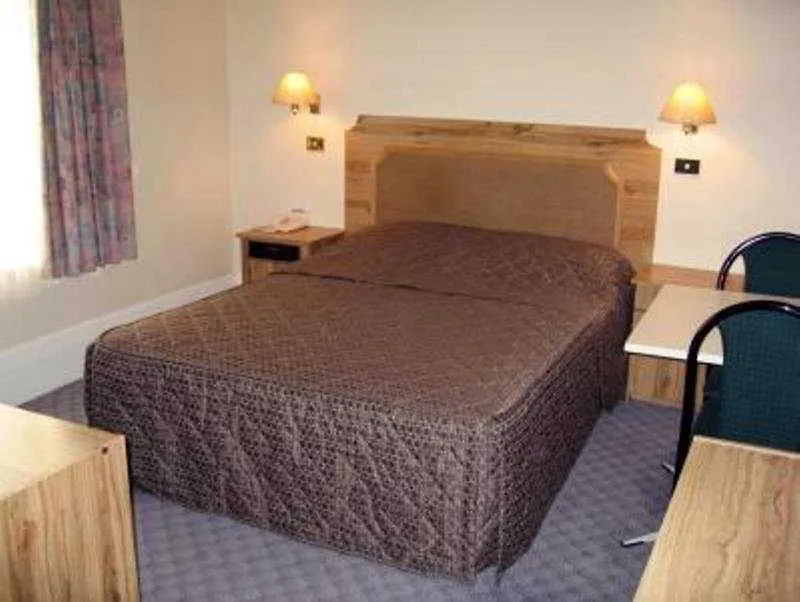 Adelaide Paringa Hotel