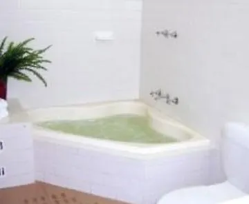 Adelaide Paringa Hotel