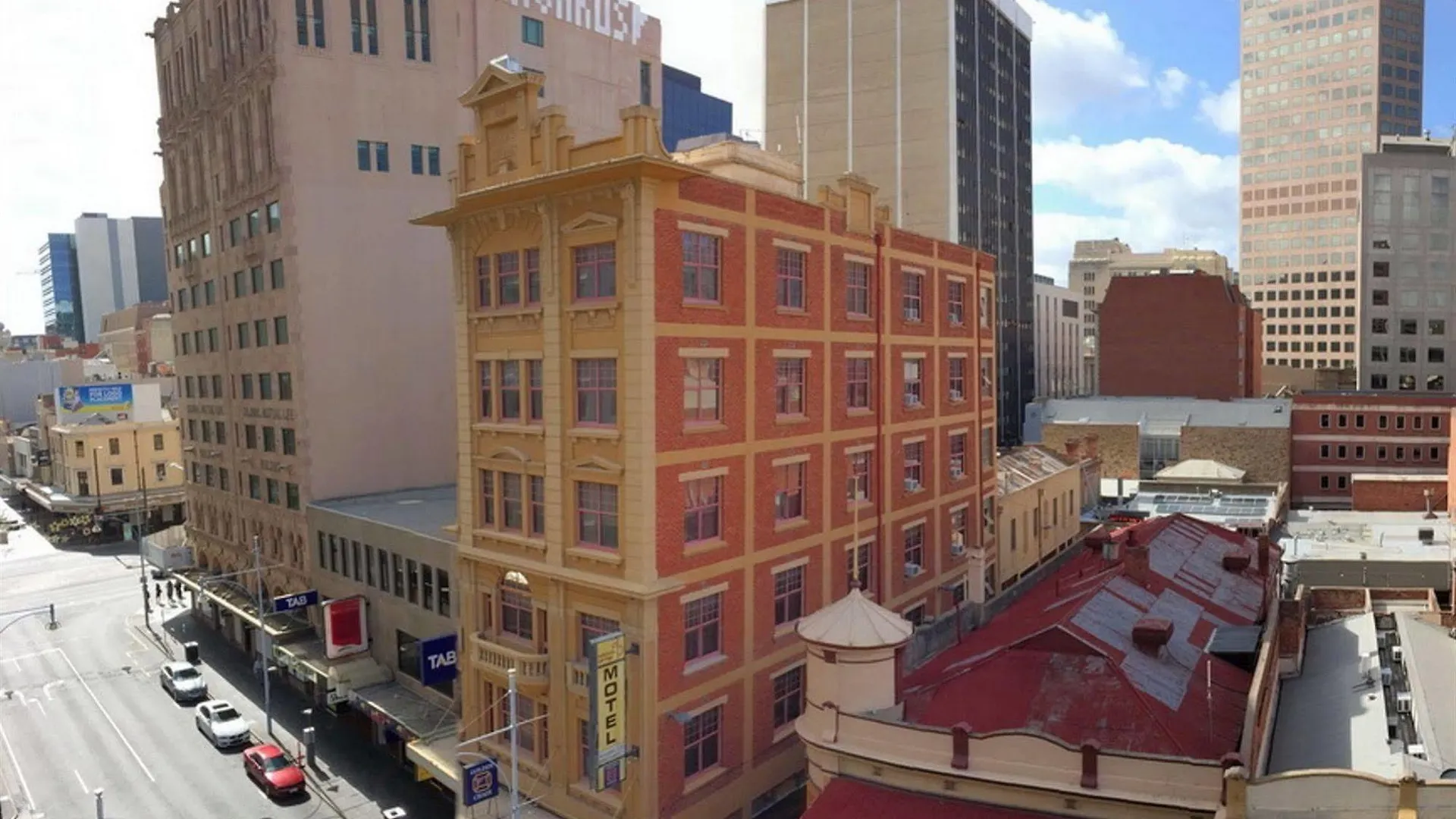 Adelaide Paringa Hotel