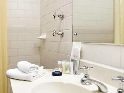 Adelaide Paringa Hotel